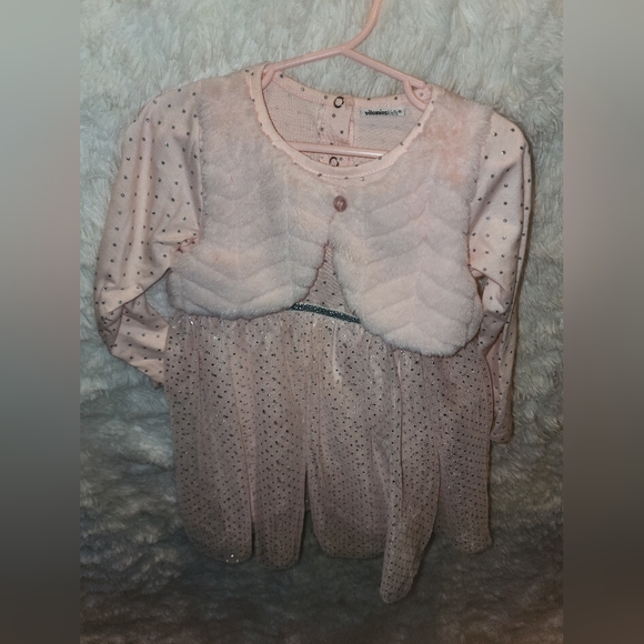 (2) Little girl's Beautiful Dresses one in an ivory color and 1 in a pink color - Picture 3 of 8